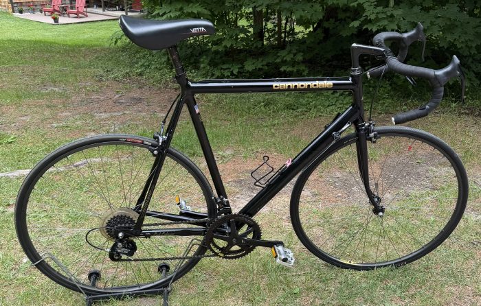 CANNONDALE BLACK LIGHTNING ROAD BIKE